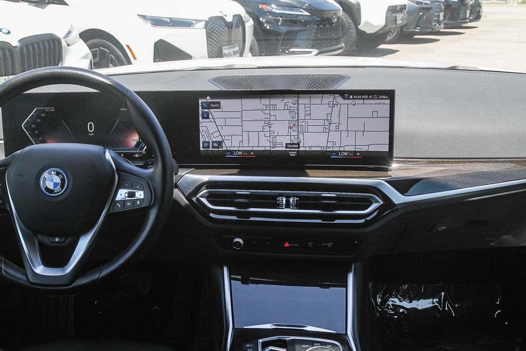 Used 2023 BMW i4 eDrive35 w/ Premium Package RWD image 9