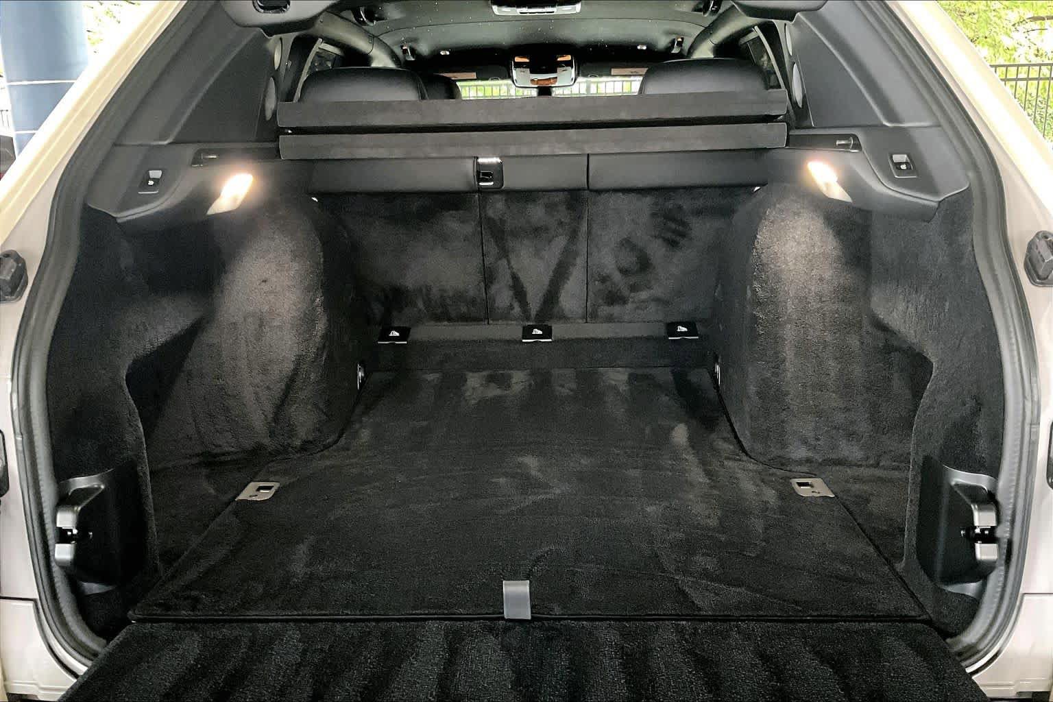Used 2022 Rolls-Royce Cullinan AWD/4WD image 35