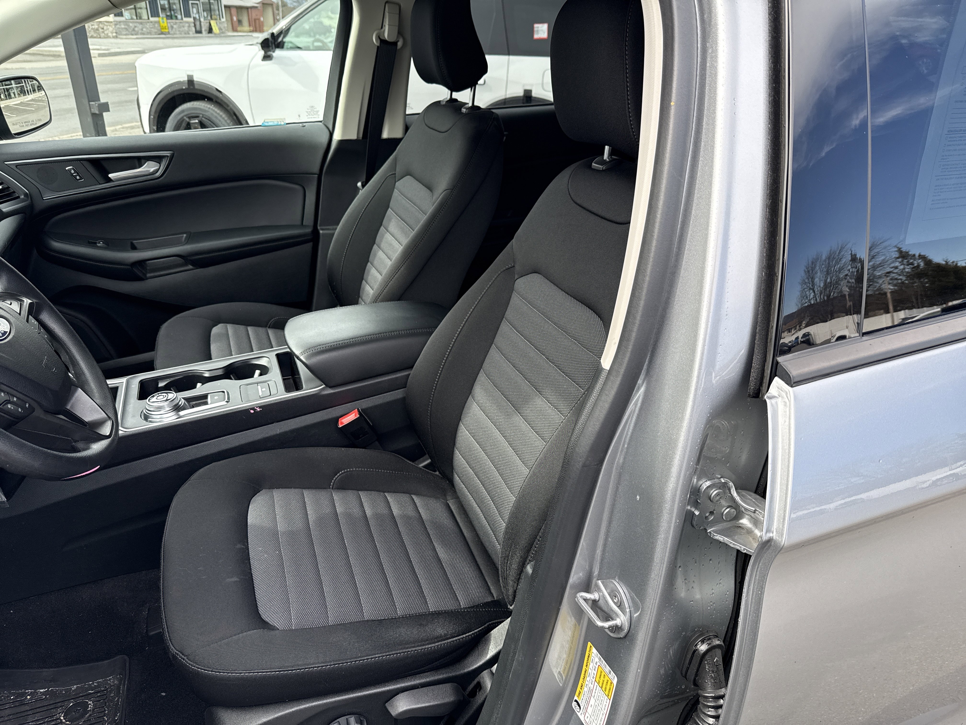 Used 2022 Ford Edge SE w/ Black Appearance Package image 12