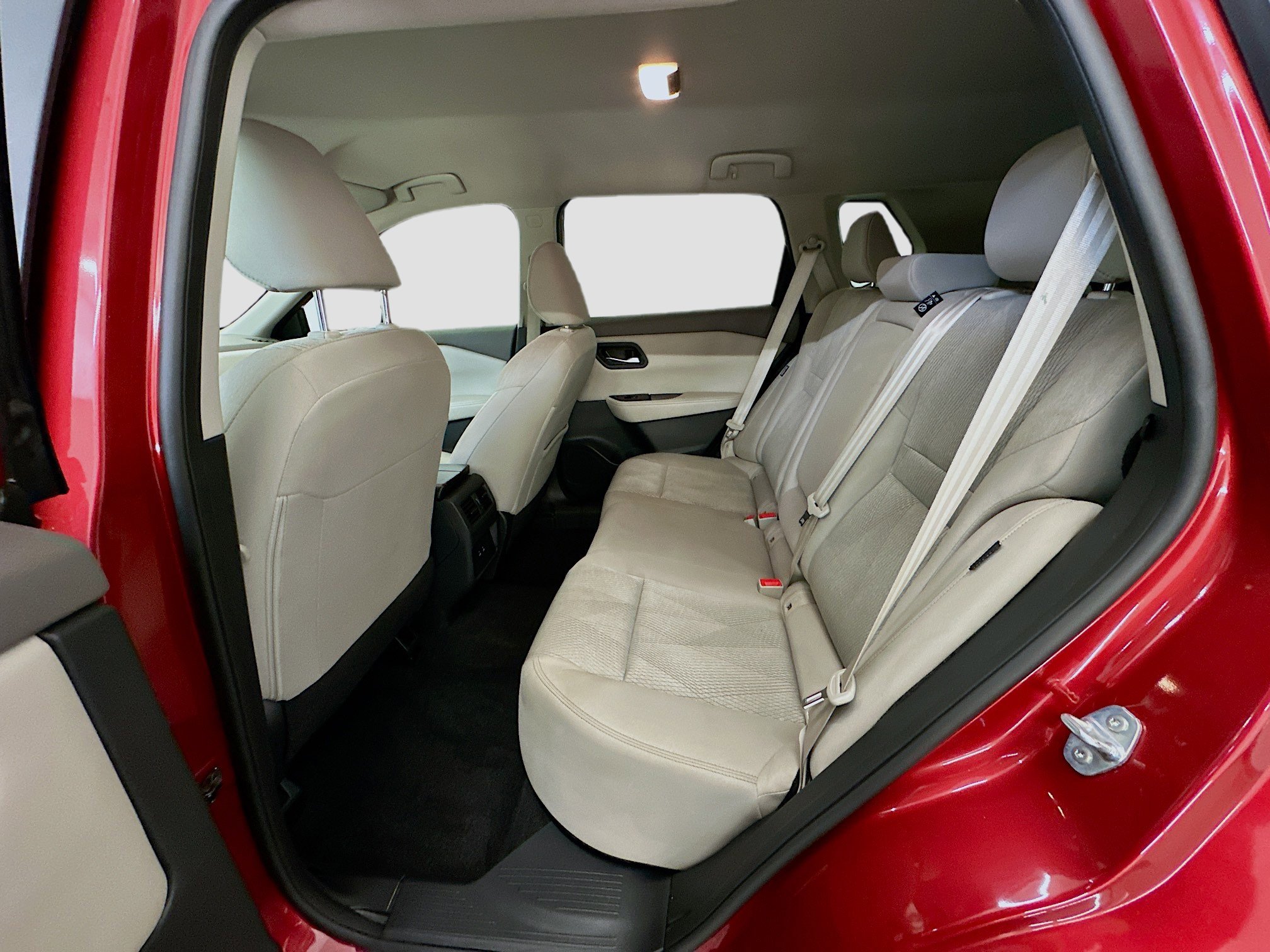 Used 2025 Nissan Rogue SV image 28