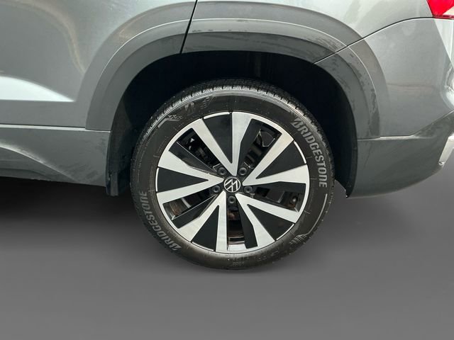 Used 2024 Volkswagen Taos SE image 15