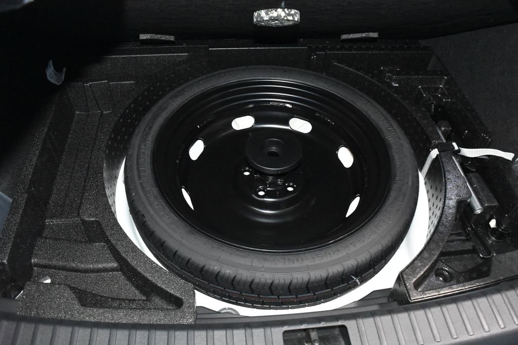 Certified 2025 Volkswagen Taos SE w/ Panoramic Sunroof Package image 31