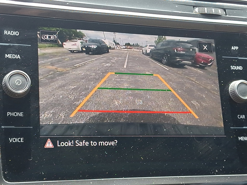 Used 2022 Volkswagen Tiguan SE R-Line image 28