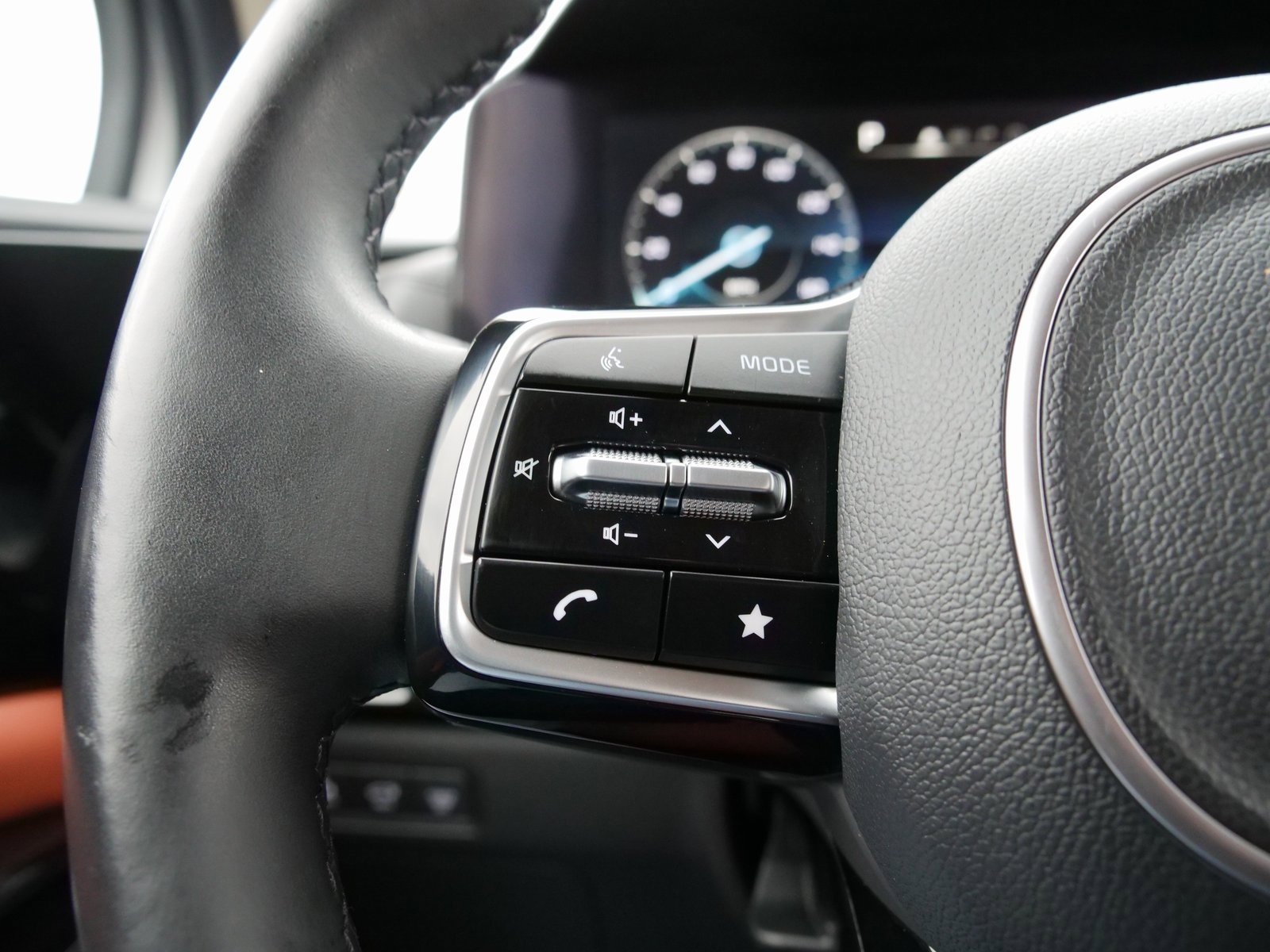 Used 2022 Kia Carnival SX Prestige image 24