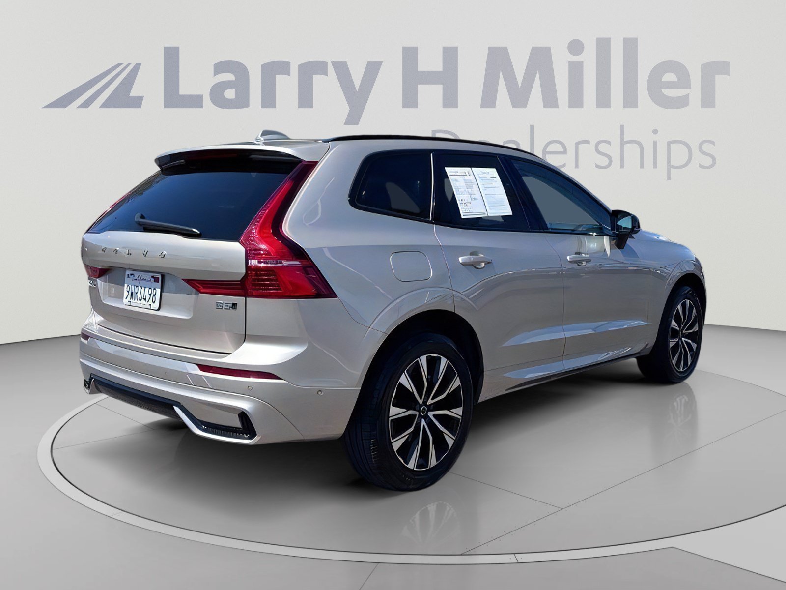 Used 2025 Volvo XC60 B5 Plus AWD/4WD image 6