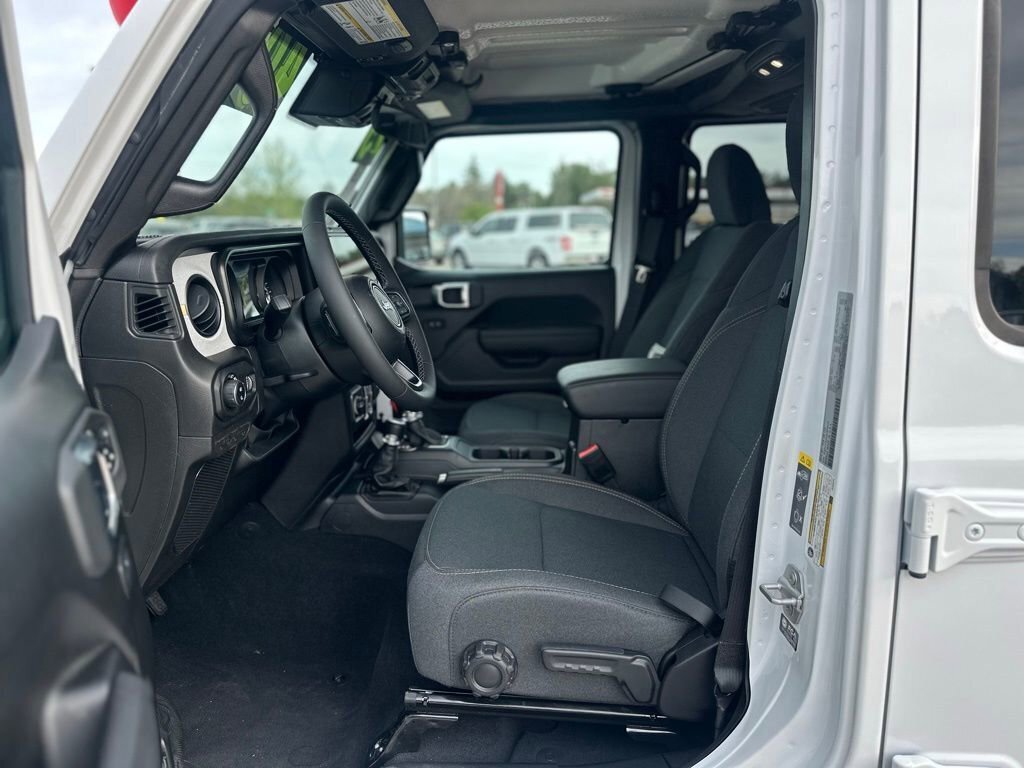 New 2025 Jeep Gladiator Sport image 17