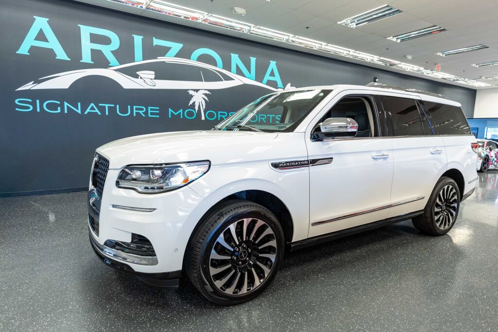 Used 2022 Lincoln Navigator Black Label image 1