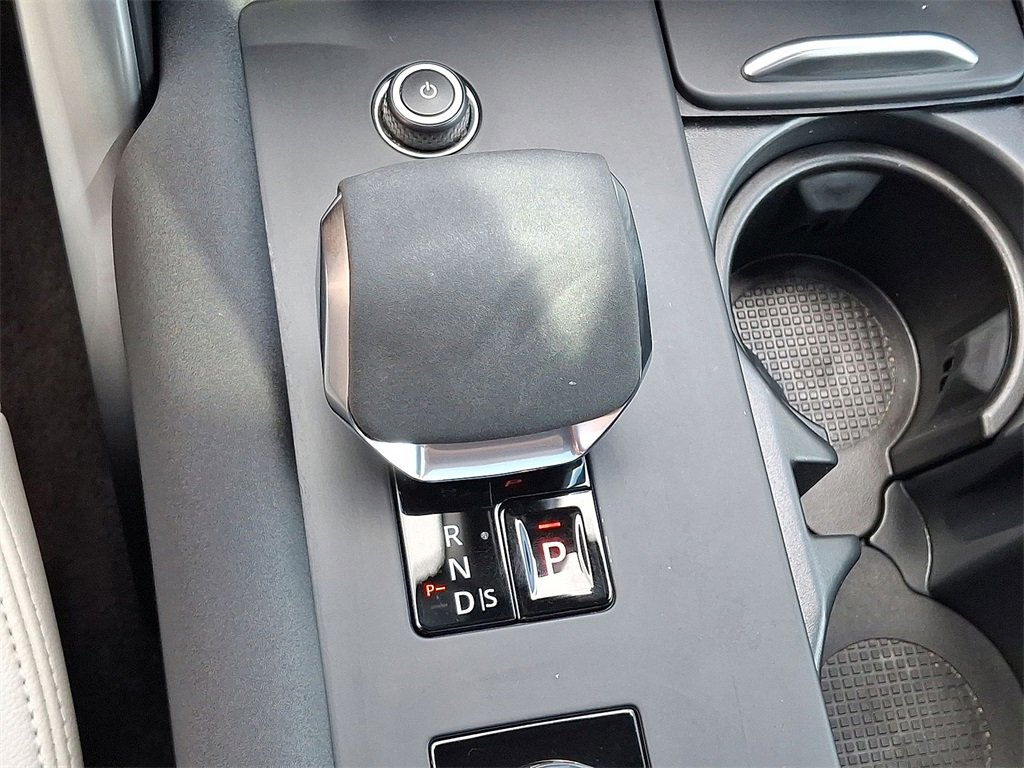 Used 2023 Land Rover Discovery S image 18