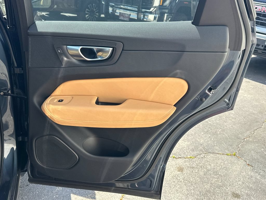Used 2024 Volvo XC60 B5 Ultimate w/ Protection Package Premier AWD/4WD image 17