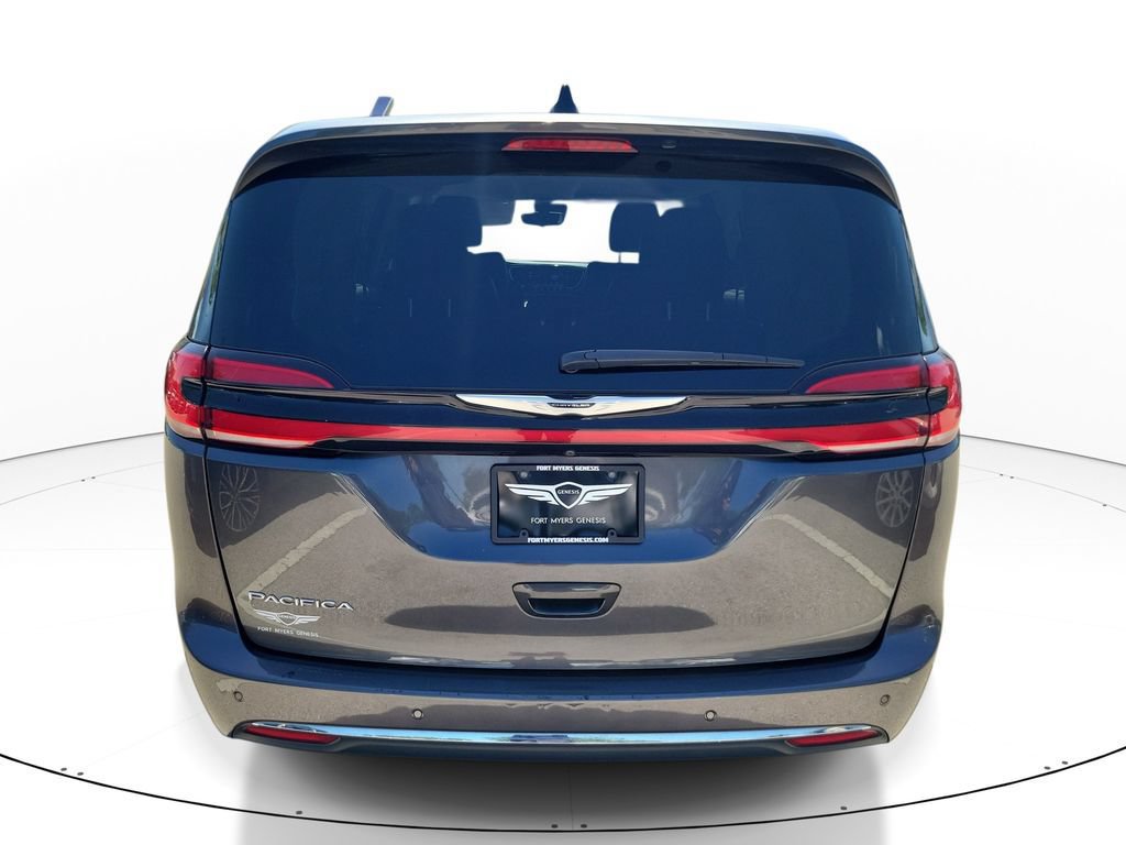 Used 2023 Chrysler Pacifica Touring-L FWD image 3