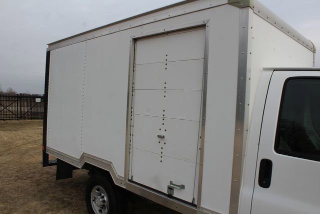 Used 2016 Chevrolet Express 3500 image 7