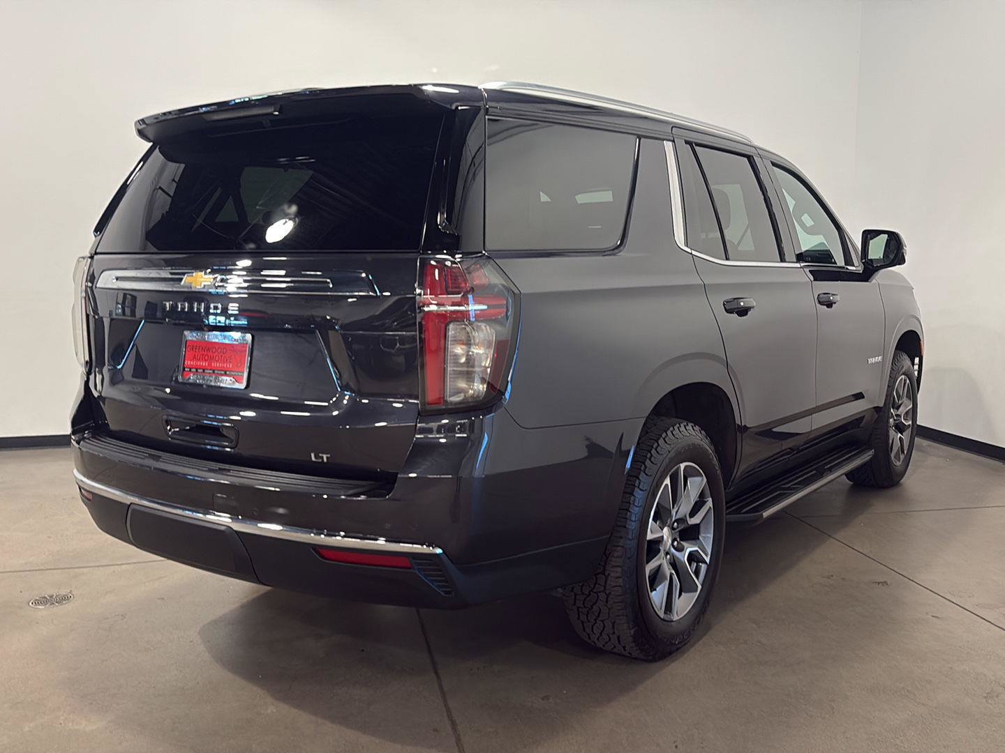 Used 2024 Chevrolet Tahoe LT w/ LT Signature Package AWD/4WD image 3