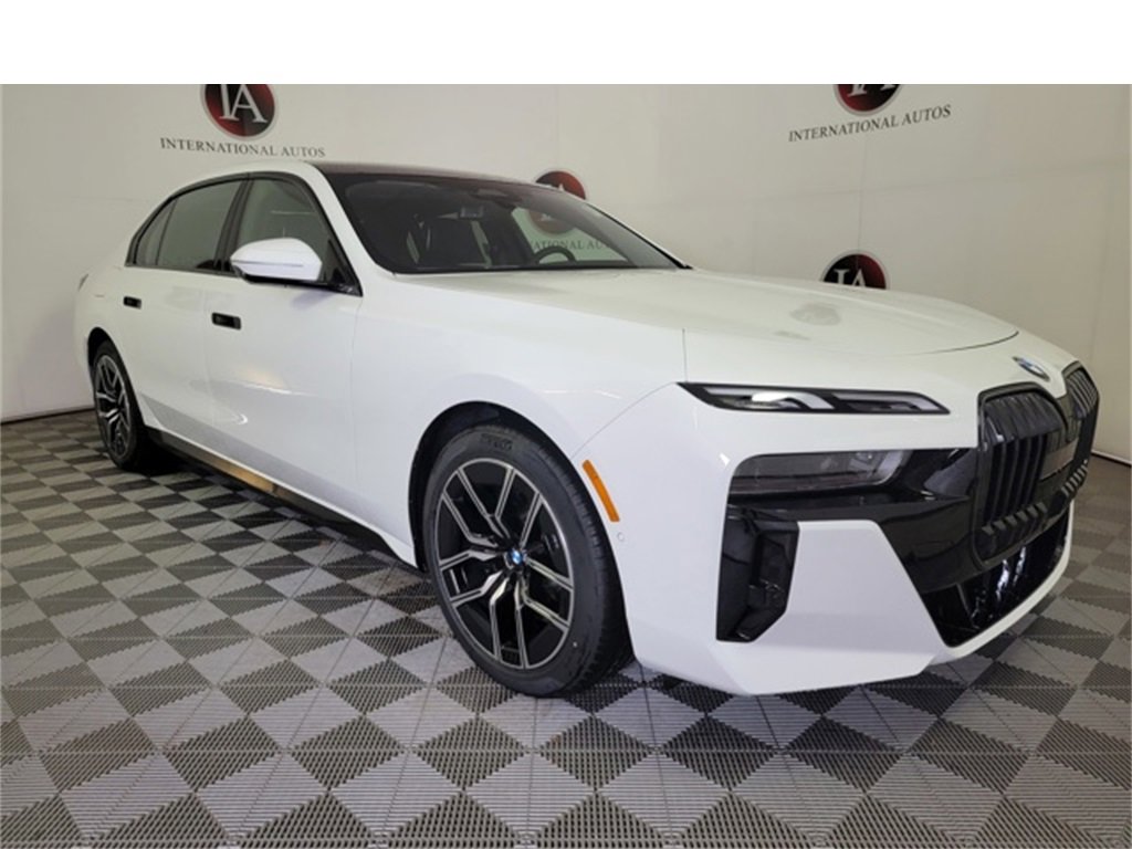 New 2025 BMW 740i xDrive w/ Premium Package