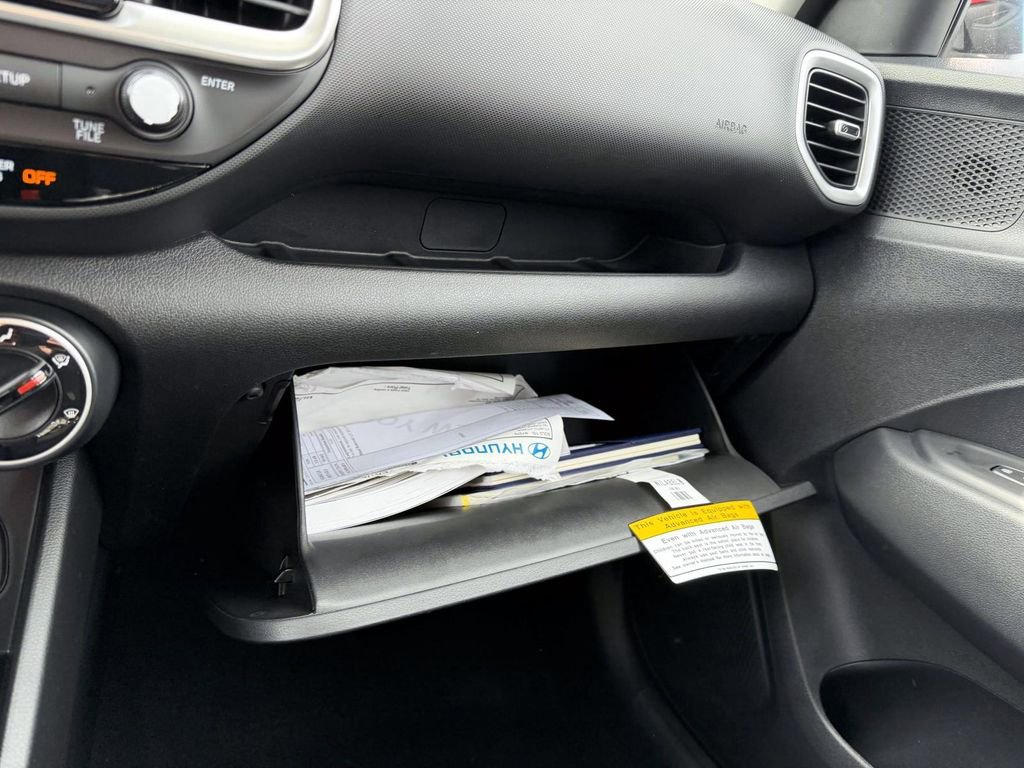 Certified 2025 Hyundai Venue SE image 29