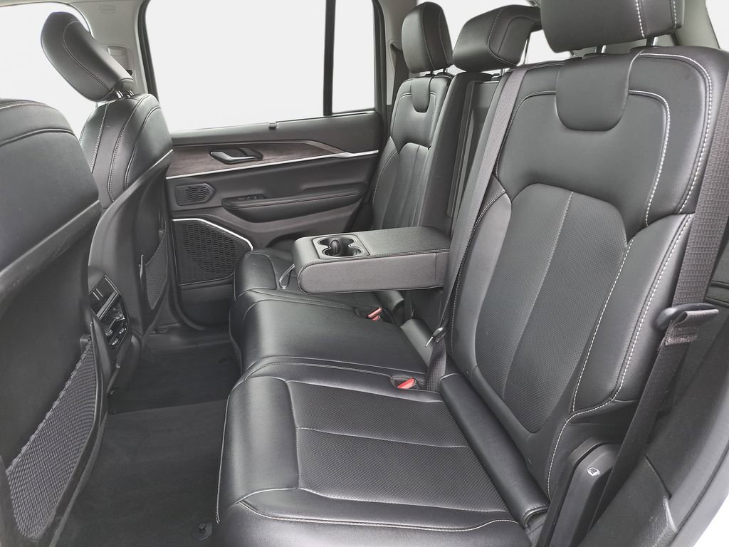 Certified 2023 Jeep Grand Cherokee Limited w/ Luxury Tech Group II AWD/4WD image 14