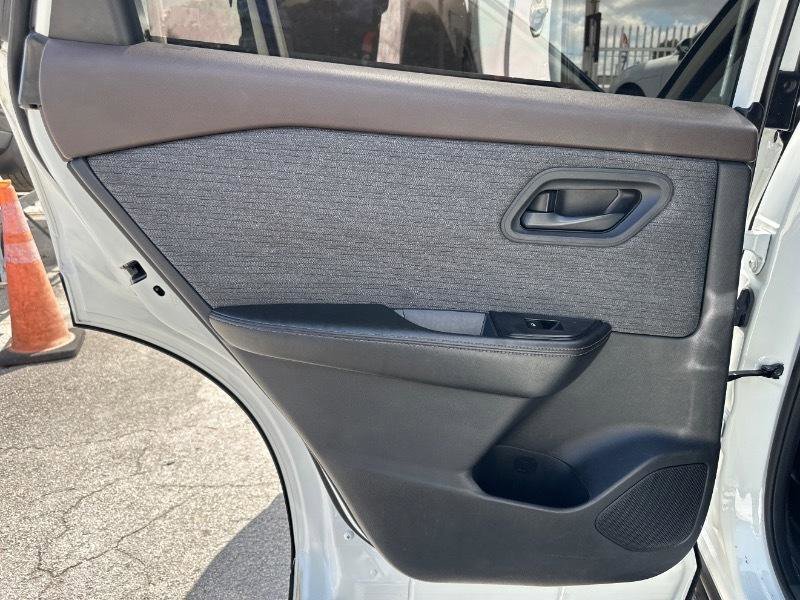 Used 2021 Nissan Rogue S image 24