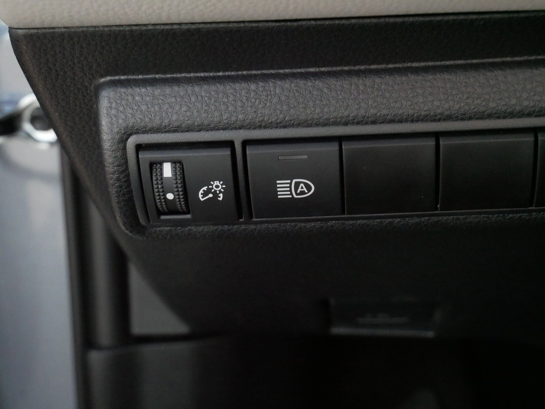 Used 2025 Toyota Corolla LE FWD image 27