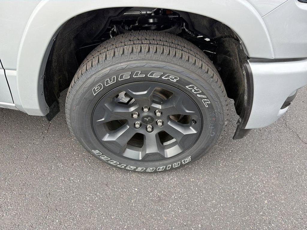 New 2026 RAM 1500 4x4 Crew Cab image 16