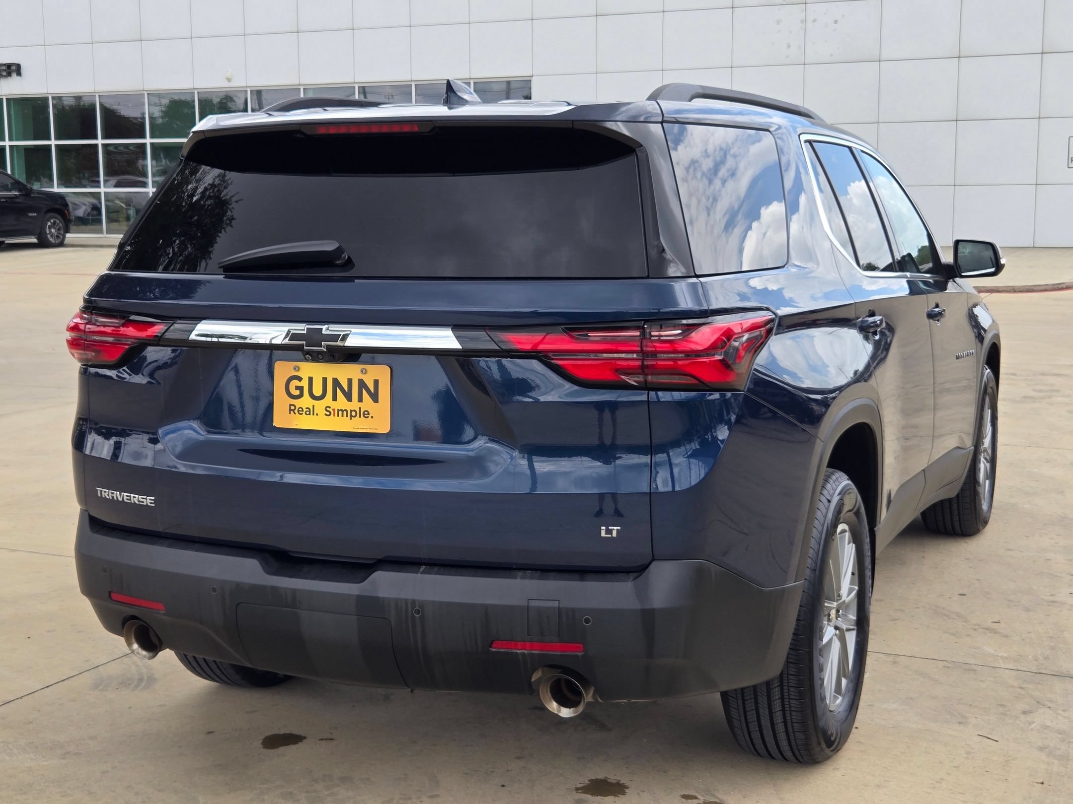 Used 2022 Chevrolet Traverse LT FWD image 7