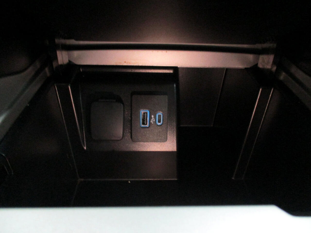 Used 2021 Ford Explorer XLT w/ Equipment Group 202A image 24