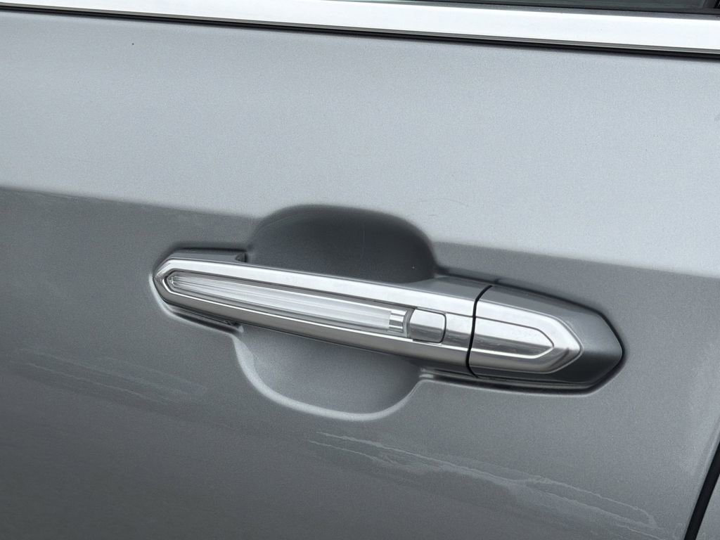 Used 2025 Cadillac XT4 Premium Luxury image 15