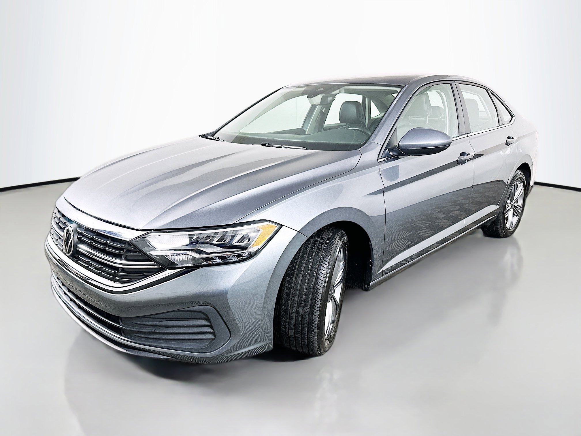 Used 2024 Volkswagen Jetta SE image 3