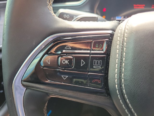 Used 2023 Jeep Grand Cherokee Overland w/ Luxury Tech Group IV RWD image 21