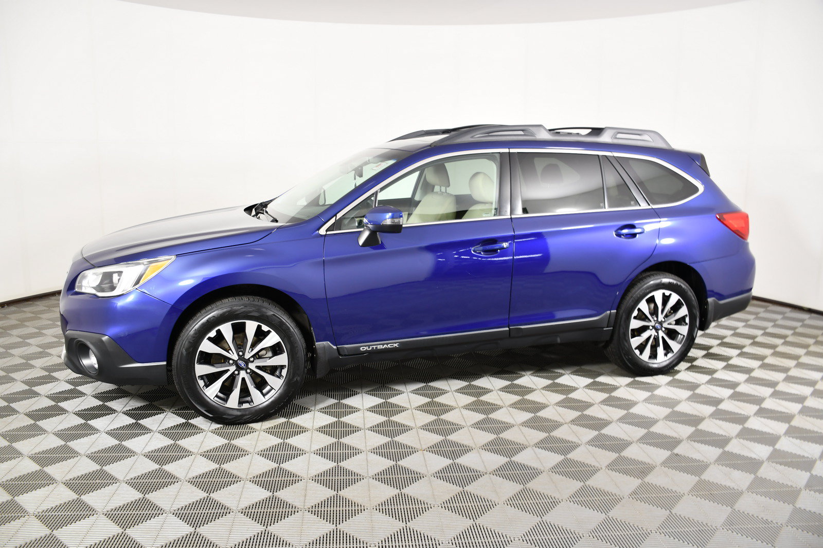 Used 2017 Subaru Outback 2.5i Limited AWD/4WD image 9