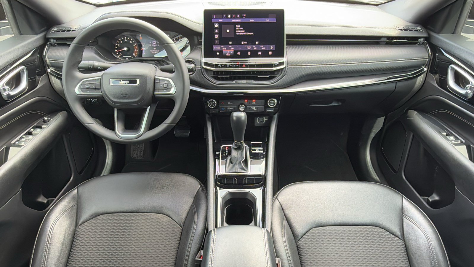 Used 2022 Jeep Compass Latitude FWD image 17