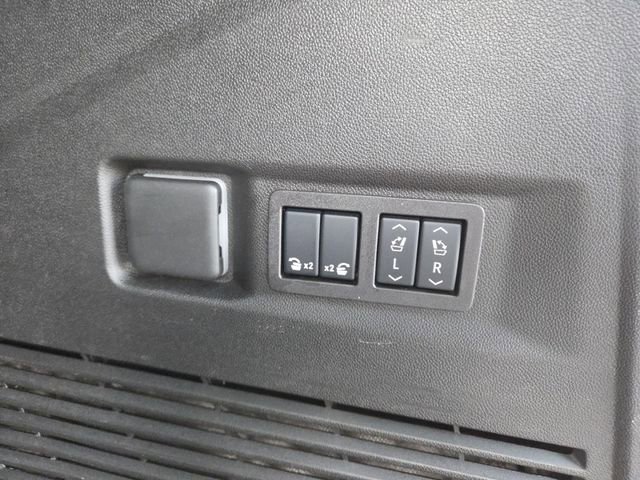 Used 2025 GMC Yukon Denali image 18