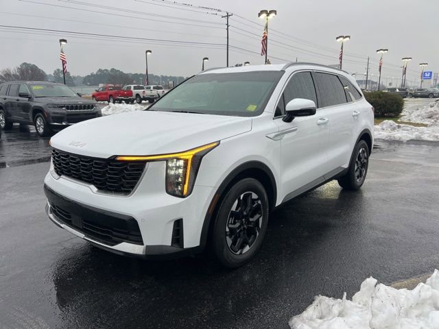 Used 2025 Kia Sorento S image 4