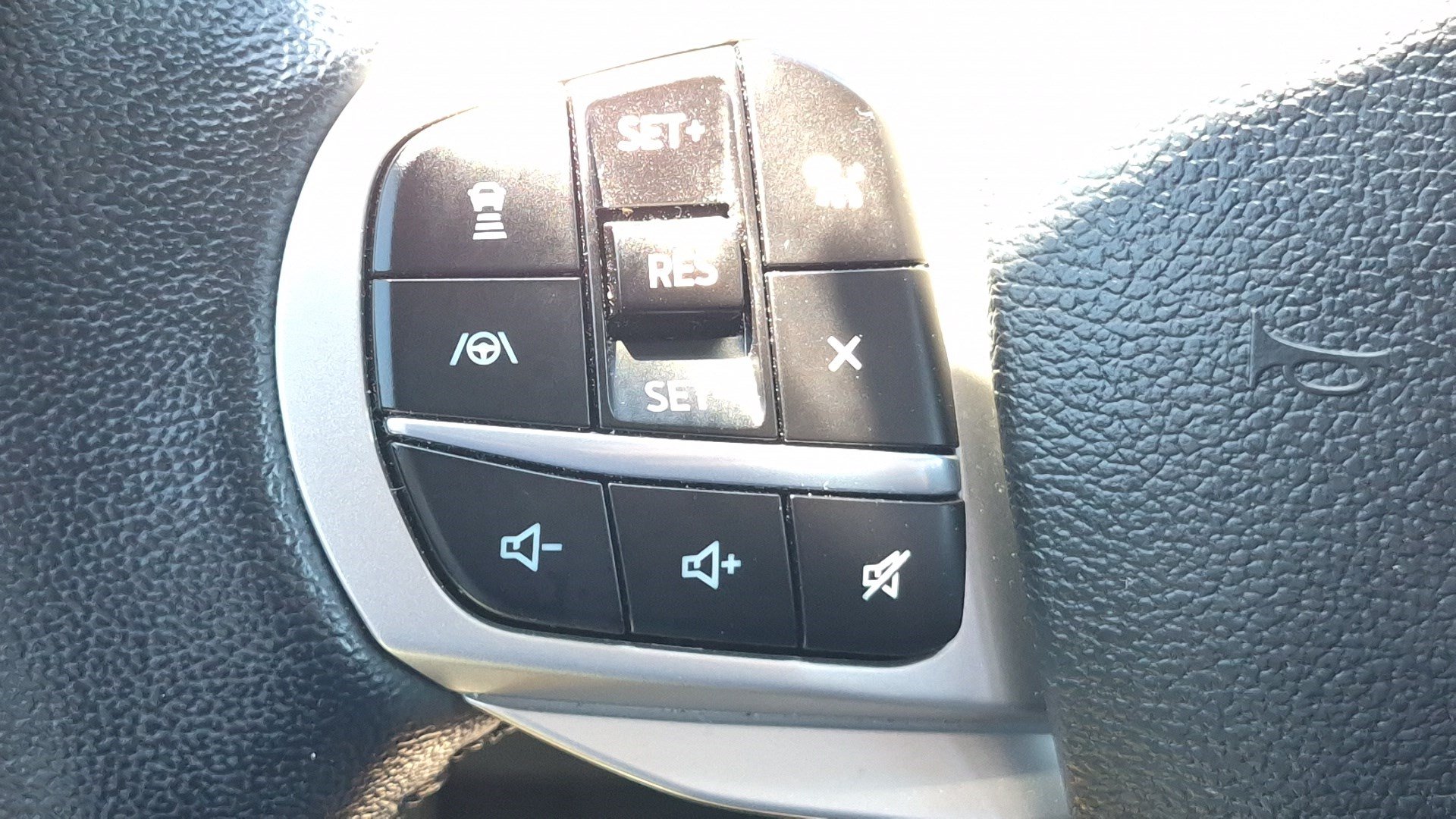 Used 2023 Ford Explorer Limited RWD image 18