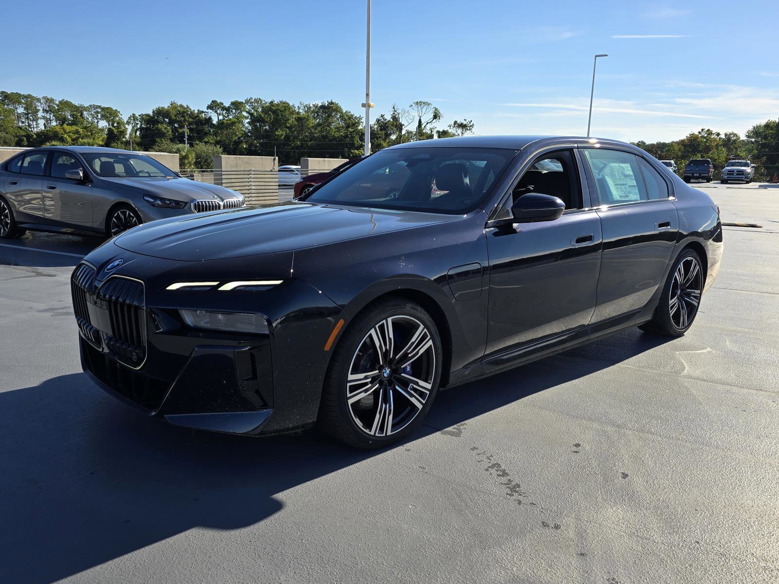 New 2025 BMW 750e xDrive w/ Premium Package image 3