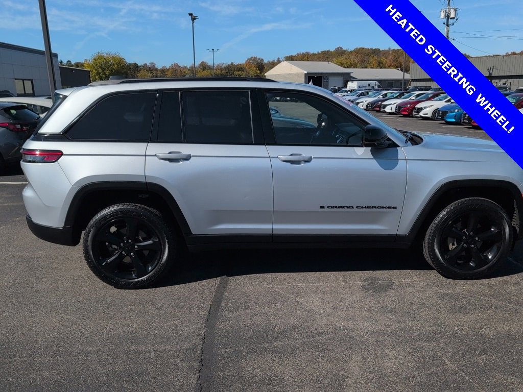 Used 2023 Jeep Grand Cherokee Altitude image 7