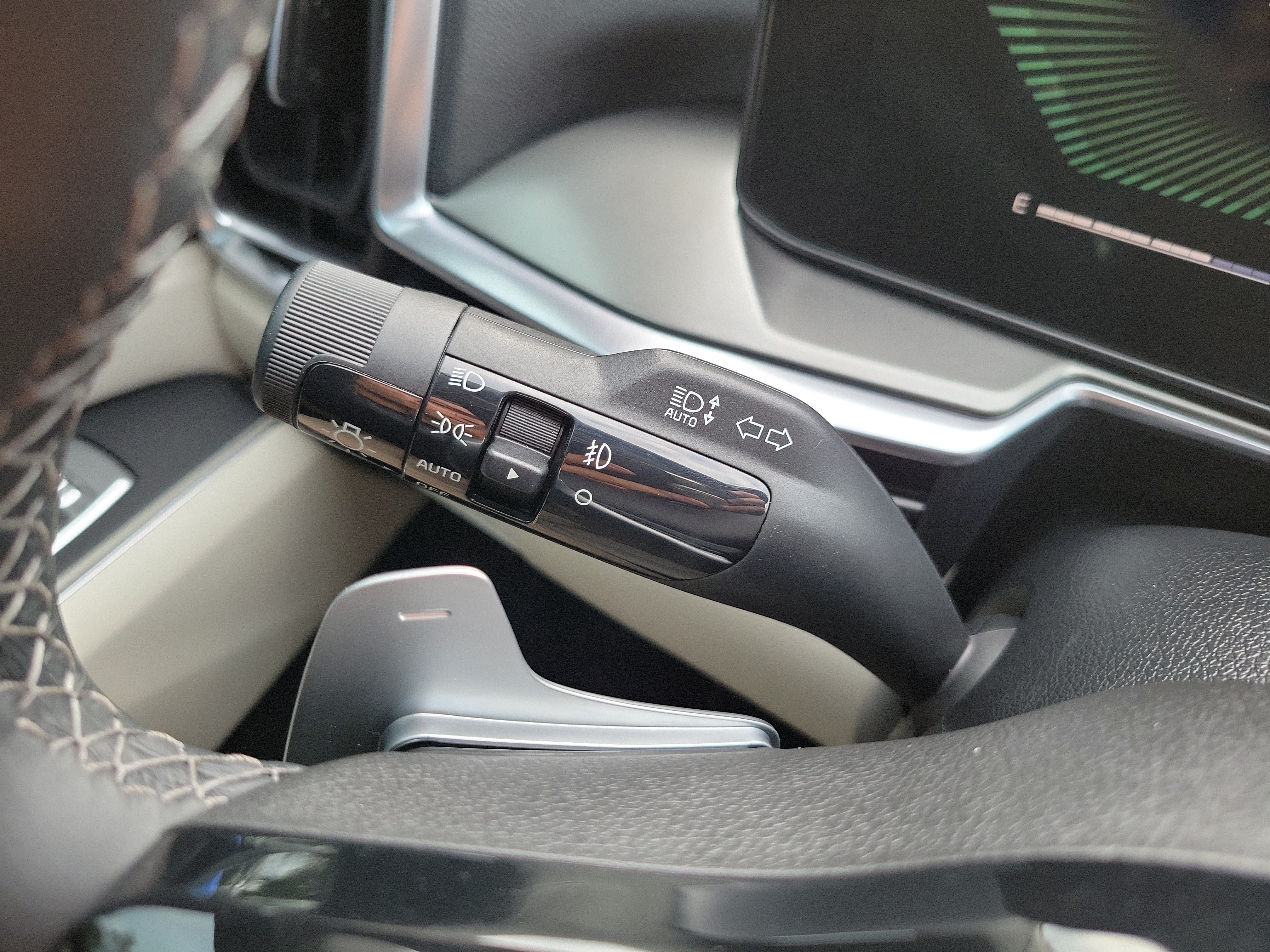 Certified 2025 Kia Sorento EX FWD image 30