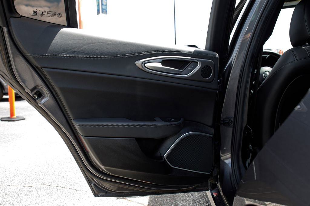 Used 2022 Alfa Romeo Giulia Veloce image 44