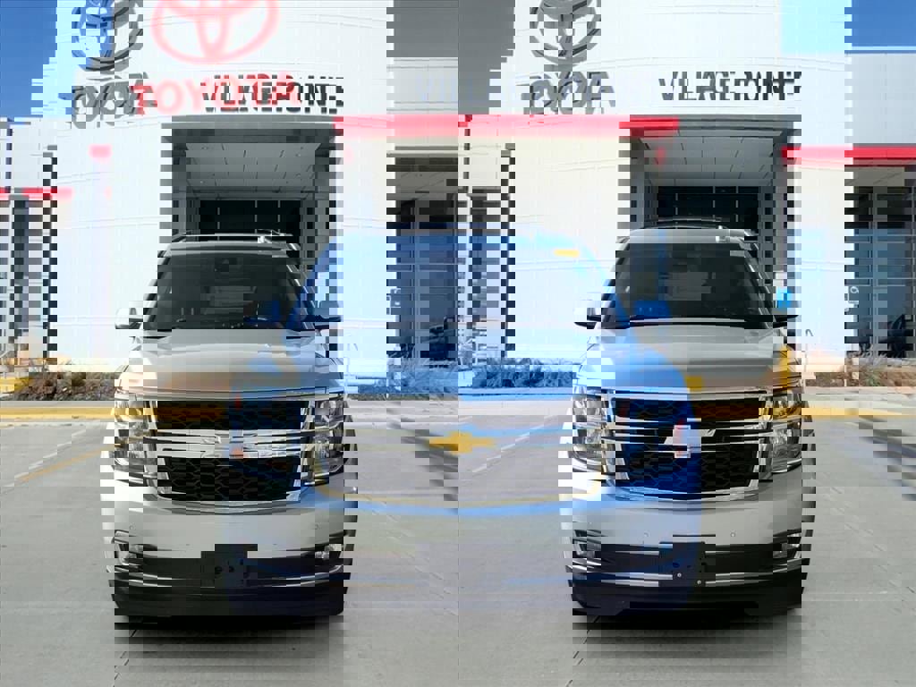 Used 2019 Chevrolet Suburban LT image 2