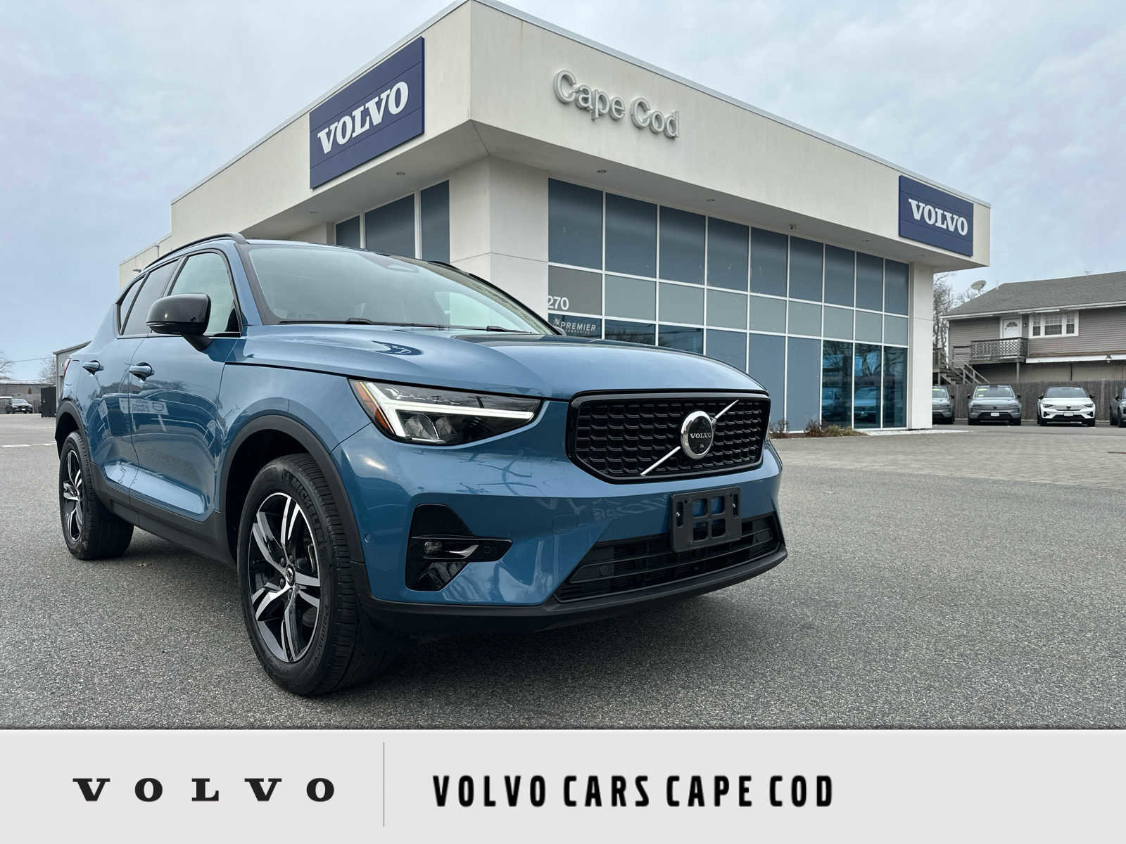 Used 2023 Volvo XC40 B5 Plus w/ Driver Assist Package image 1