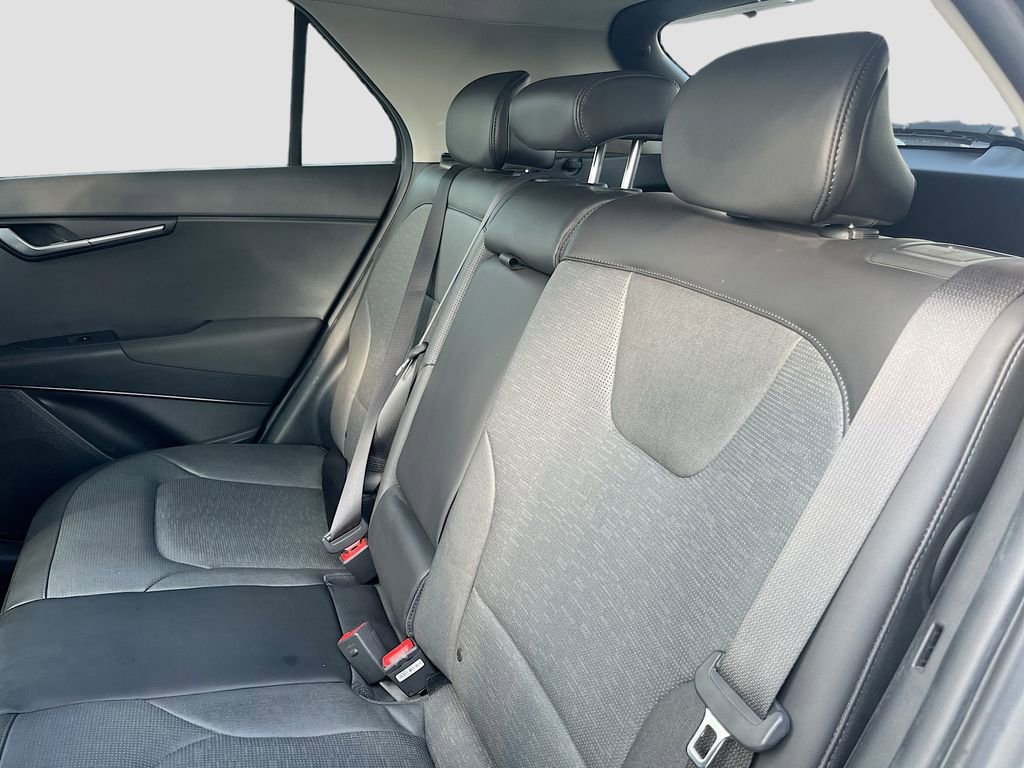 Used 2024 Kia Niro SX Touring image 26
