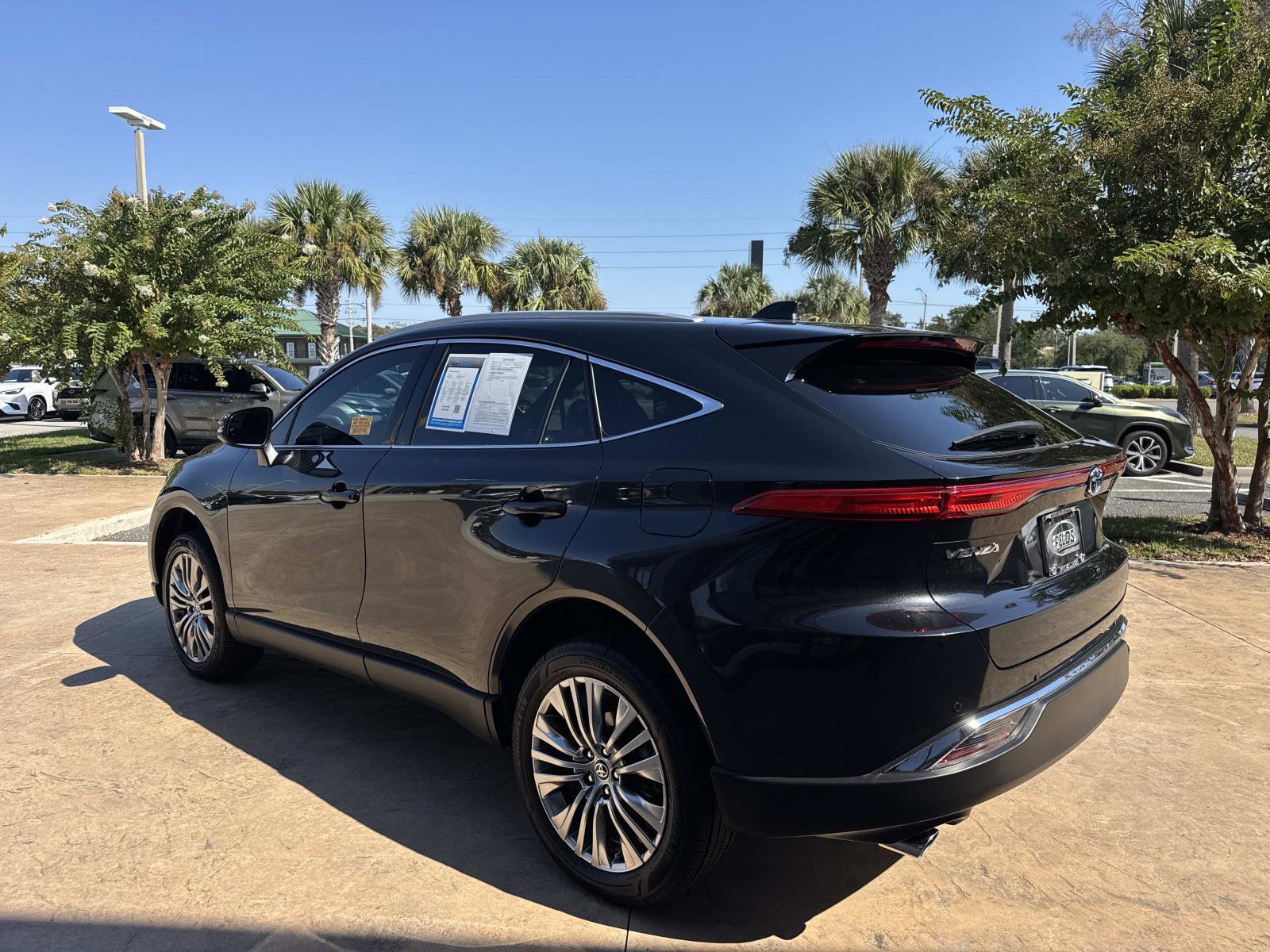 Used 2023 Toyota Venza XLE image 4