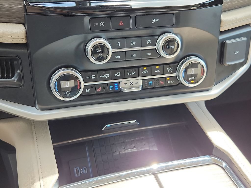 Used 2024 Ford Expedition Limited RWD image 11