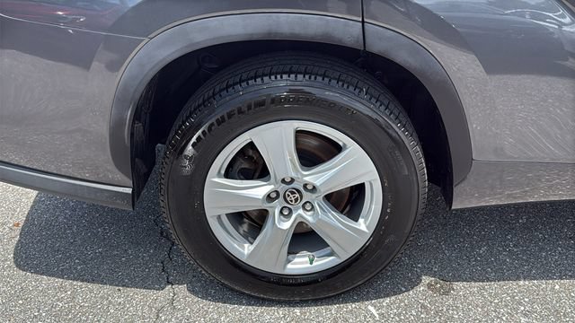 Used 2021 Toyota Highlander L FWD image 11