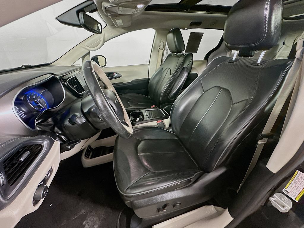 Used 2019 Chrysler Pacifica Limited FWD image 29