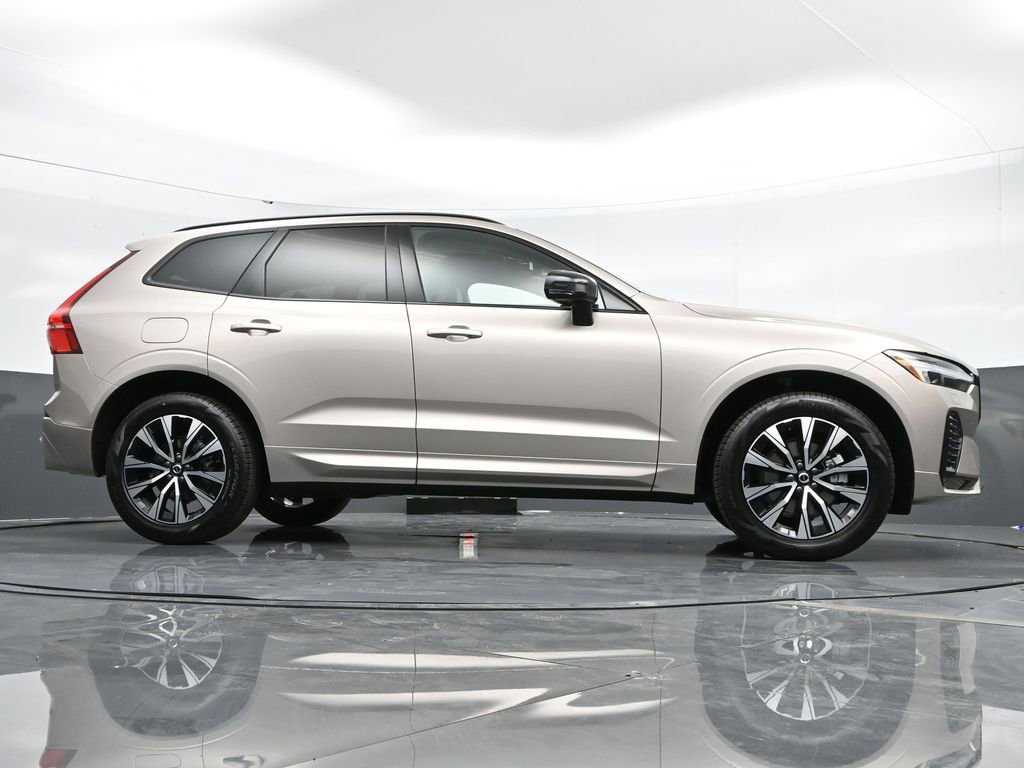 New 2025 Volvo XC60 B5 Core w/ Protection Package Premier image 40