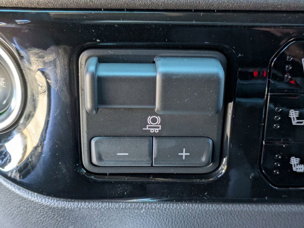 New 2026 GMC Sierra 1500 SLT image 16