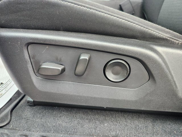 Used 2024 Chevrolet Colorado LT w/ LT Convenience Package II image 30