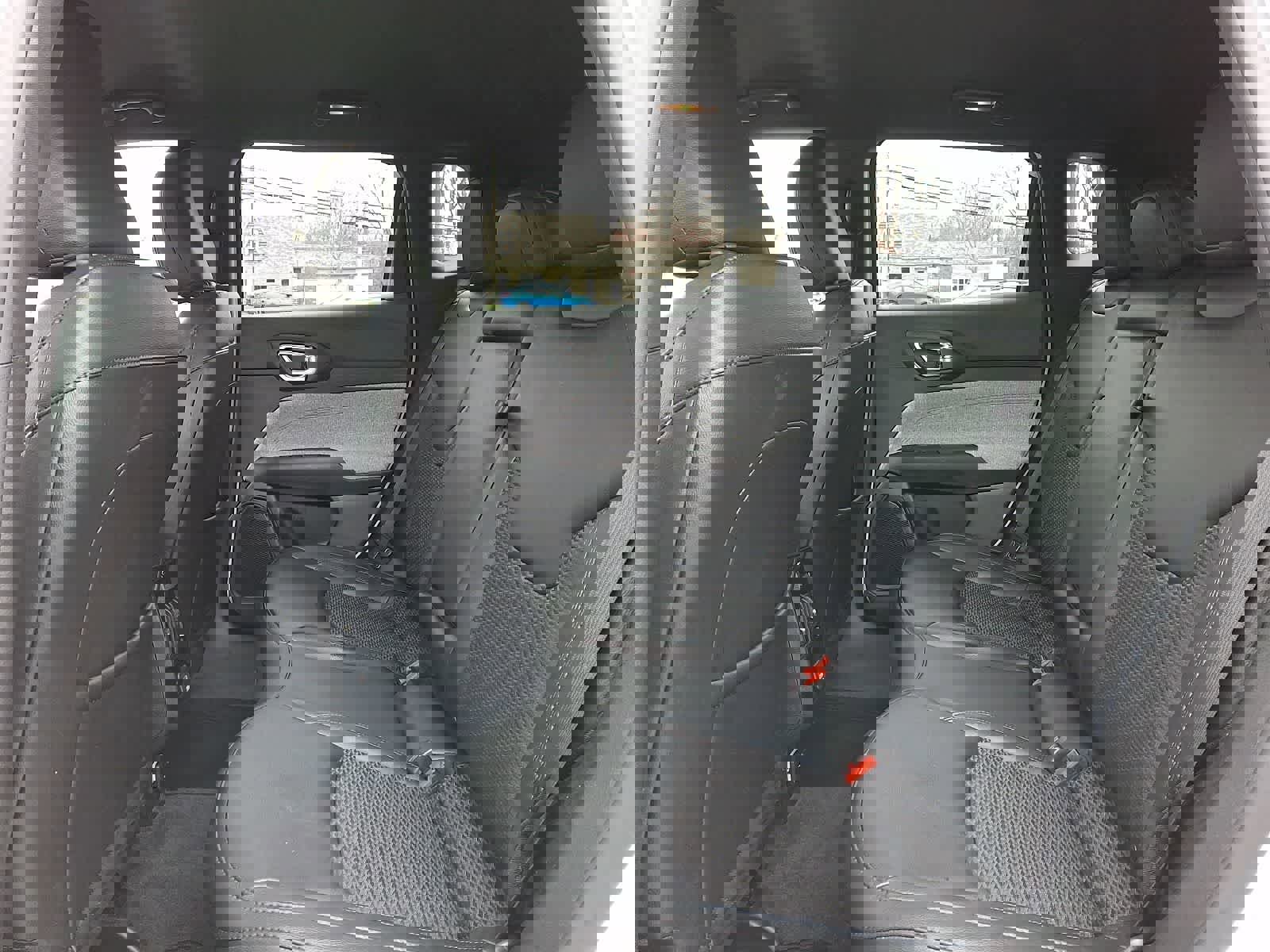 Used 2023 Jeep Compass Latitude image 10