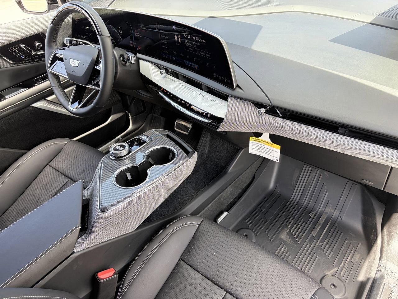 Used 2025 Cadillac Optiq Sport 2 w/ LPO, Floor Liner Package AWD/4WD image 12