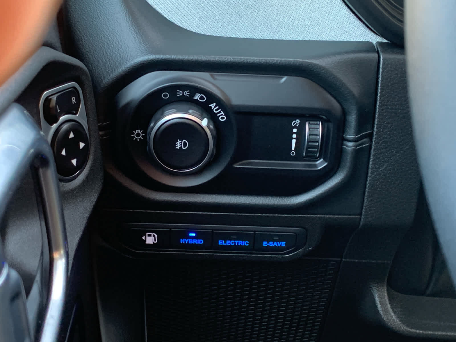 Used 2024 Jeep Wrangler Sahara image 22