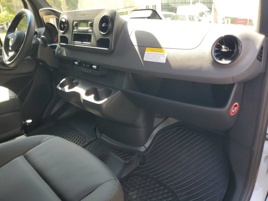 Used 2025 Mercedes-Benz Sprinter 2500 image 9